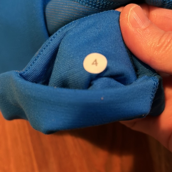 Size 4 lululemon capri length pants - Picture 4 of 4